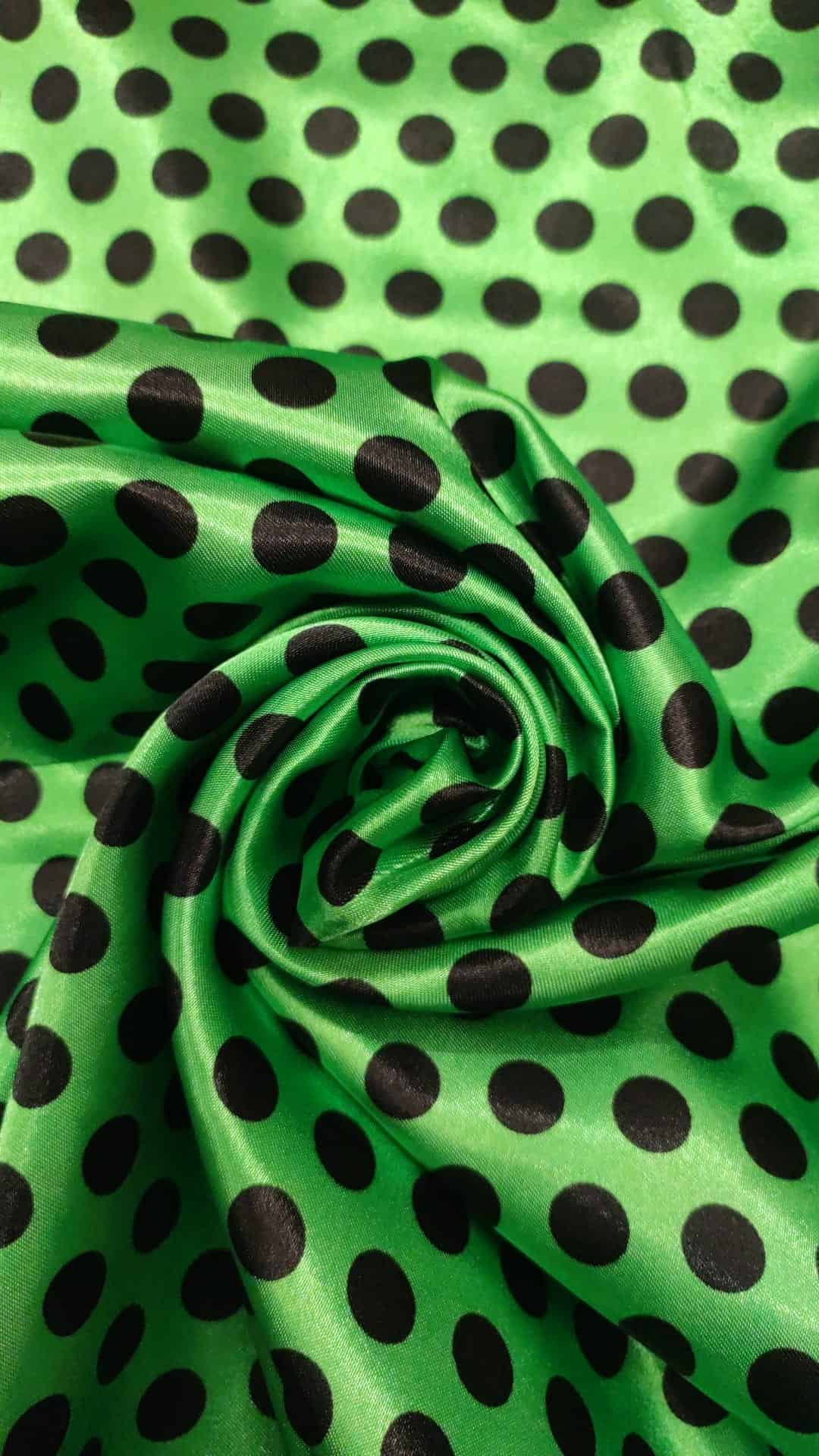 Cetim | Estampado | Carnaval | Bola Preta | Fundo Verde