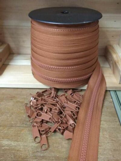 Fecho Zipper | Malha 5 | Injectado | Castanho 685